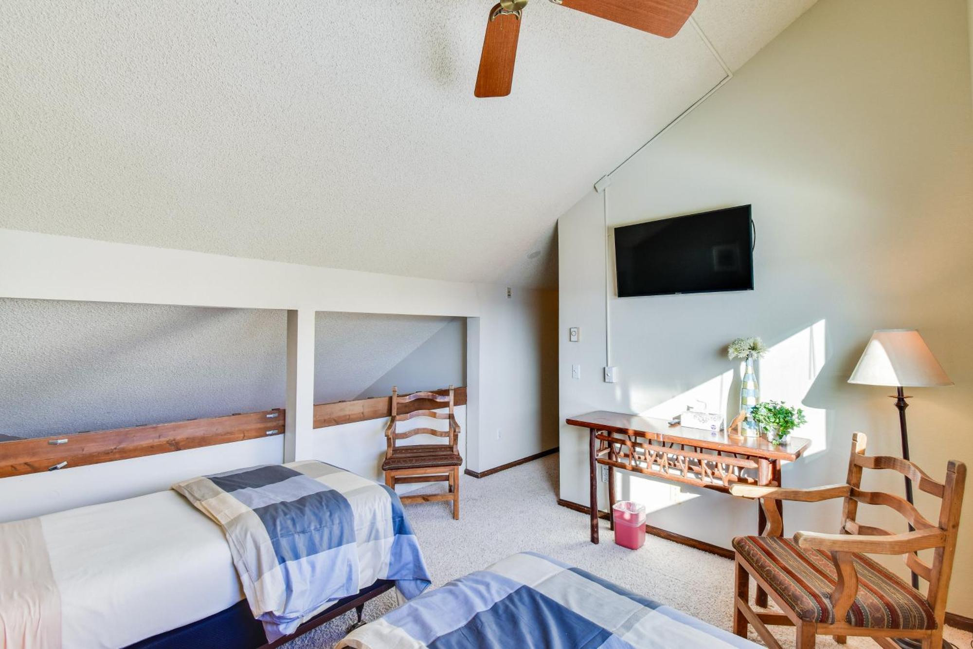 Central Steamboat Condo Outdoor Hot Tub And Pool! Steamboat Springs Bagian luar foto