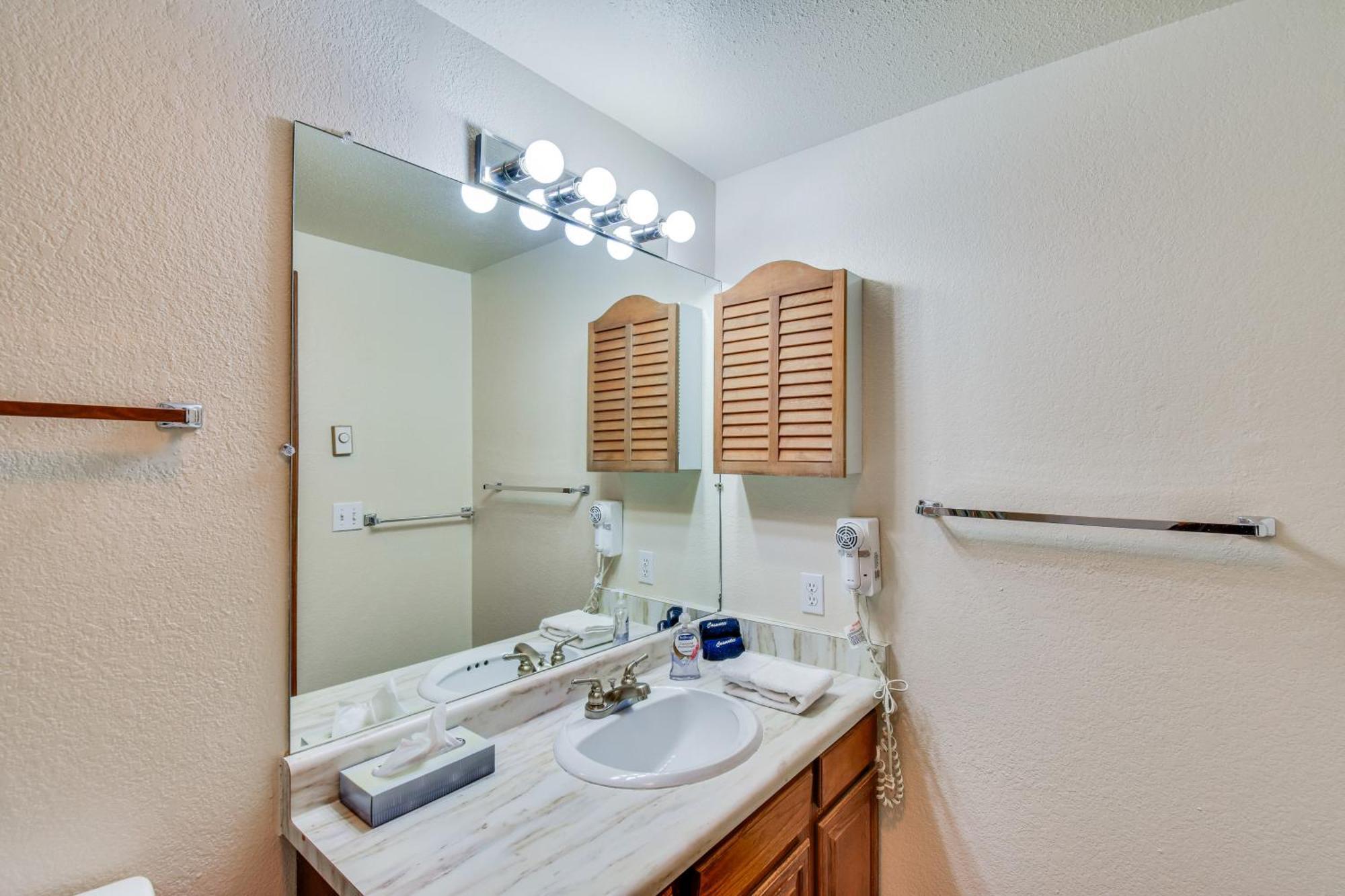 Central Steamboat Condo Outdoor Hot Tub And Pool! Steamboat Springs Bagian luar foto