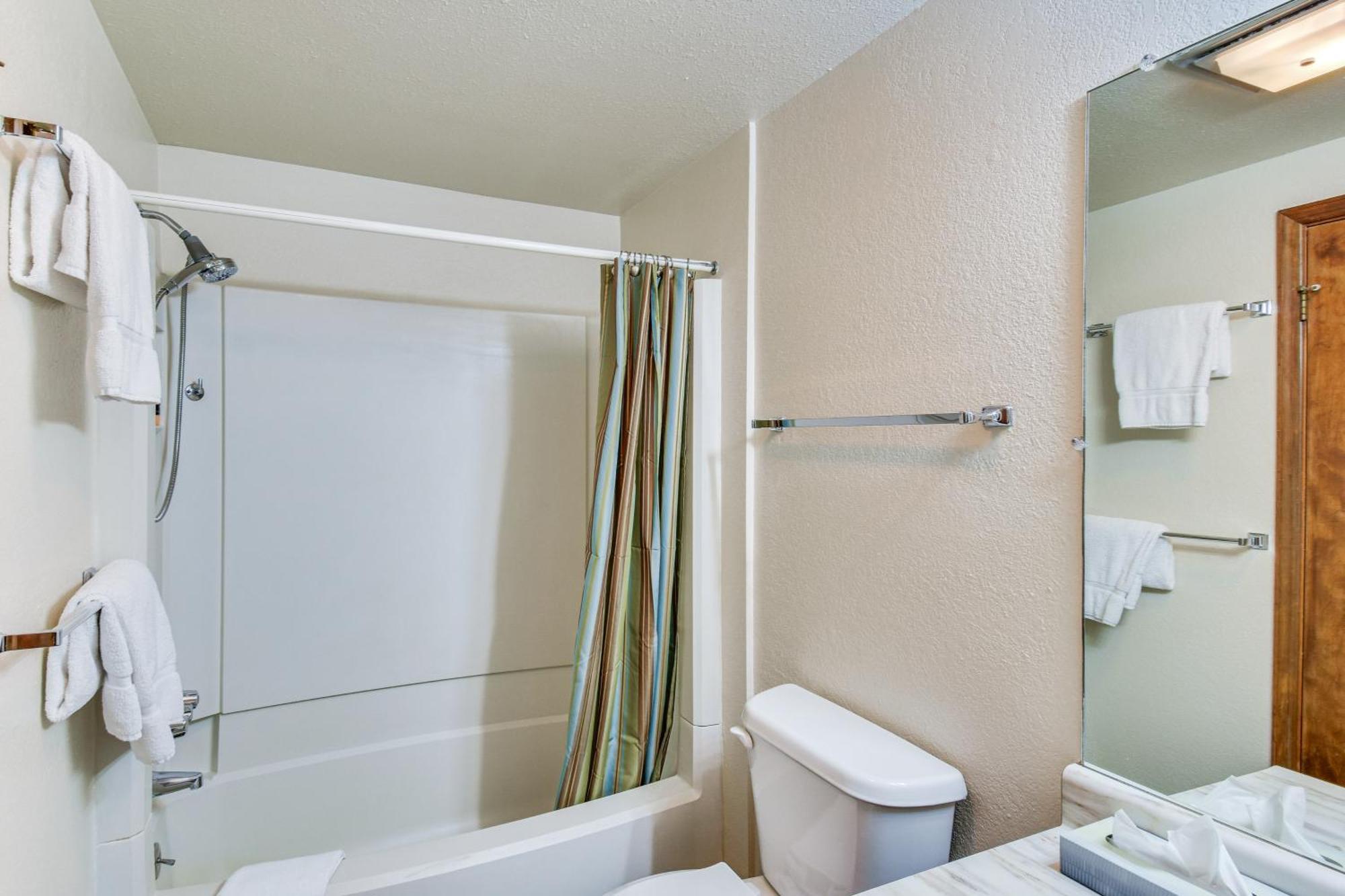 Central Steamboat Condo Outdoor Hot Tub And Pool! Steamboat Springs Bagian luar foto