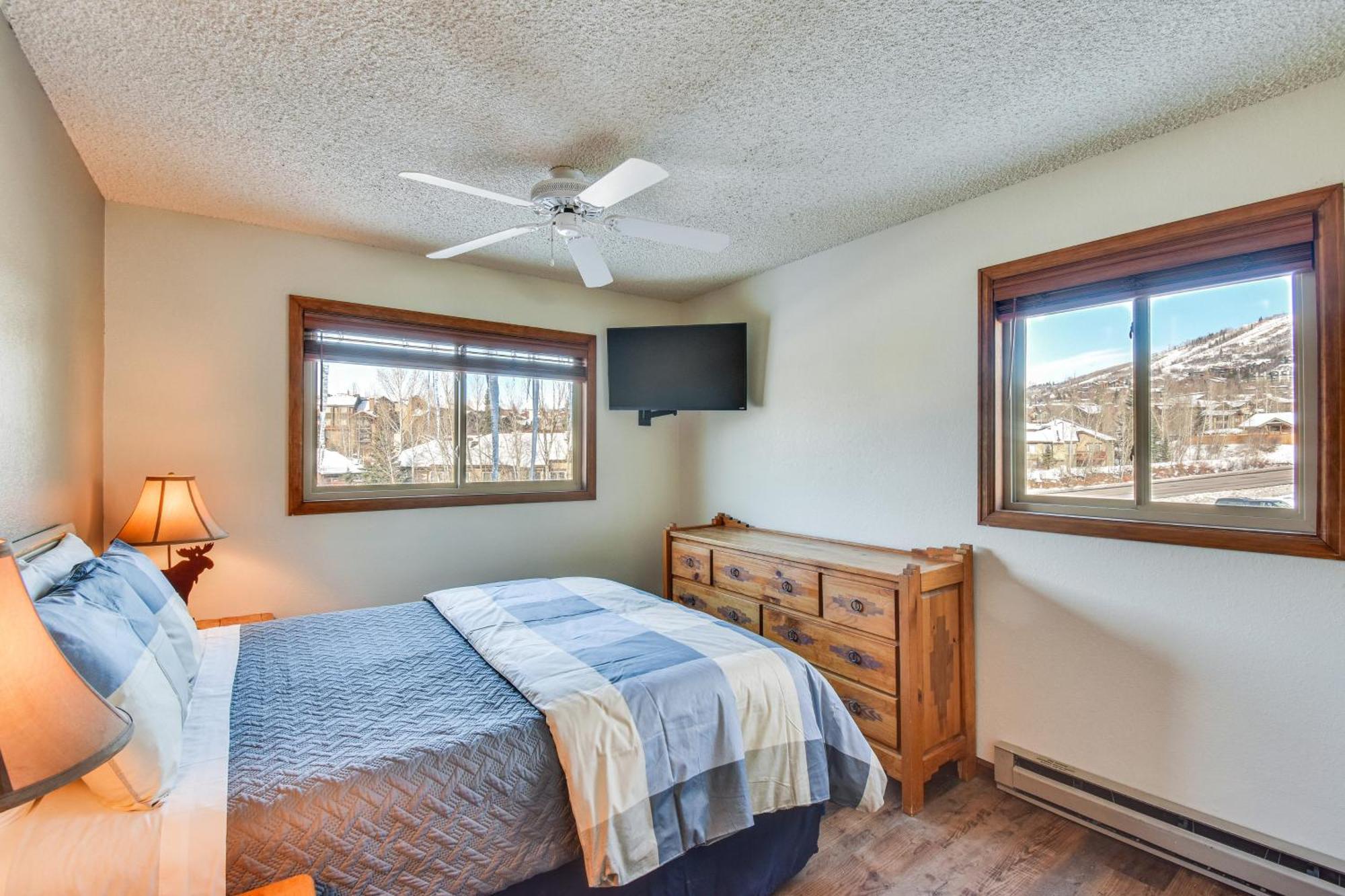 Central Steamboat Condo Outdoor Hot Tub And Pool! Steamboat Springs Bagian luar foto