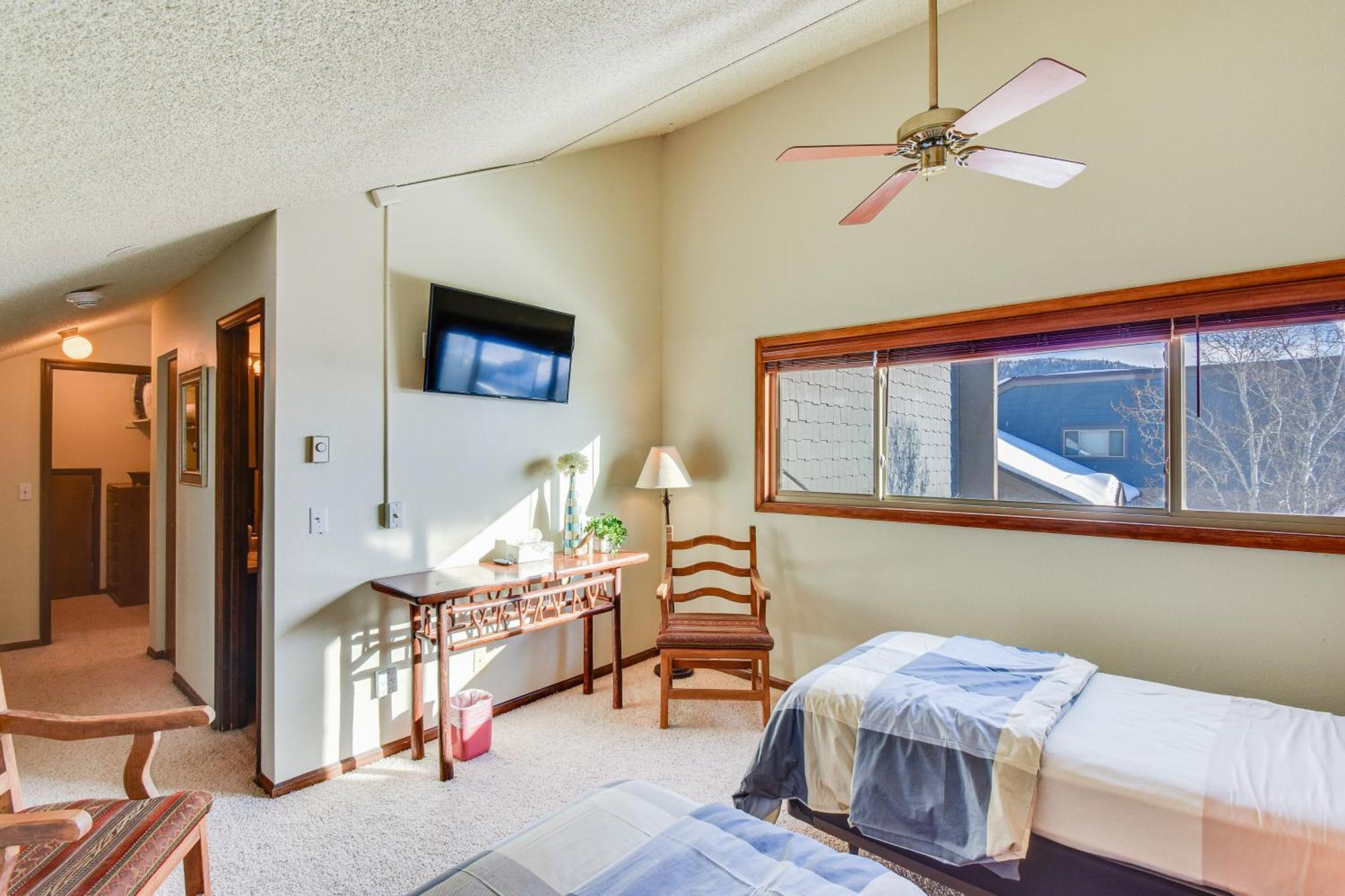 Central Steamboat Condo Outdoor Hot Tub And Pool! Steamboat Springs Bagian luar foto
