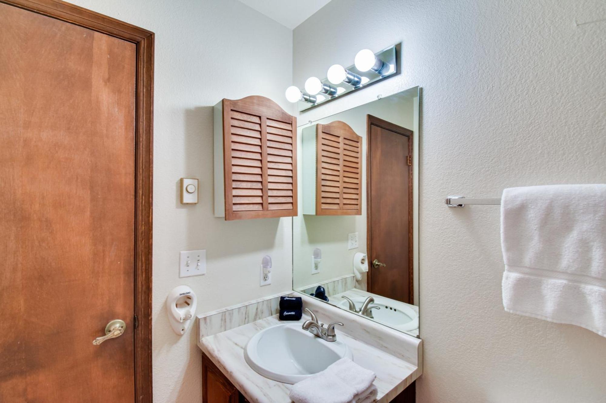 Central Steamboat Condo Outdoor Hot Tub And Pool! Steamboat Springs Bagian luar foto